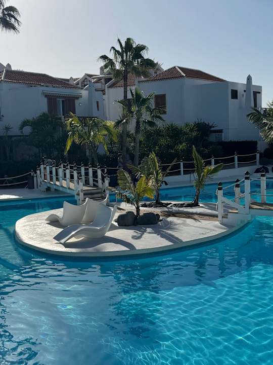 Pool Parque Santiago III Official