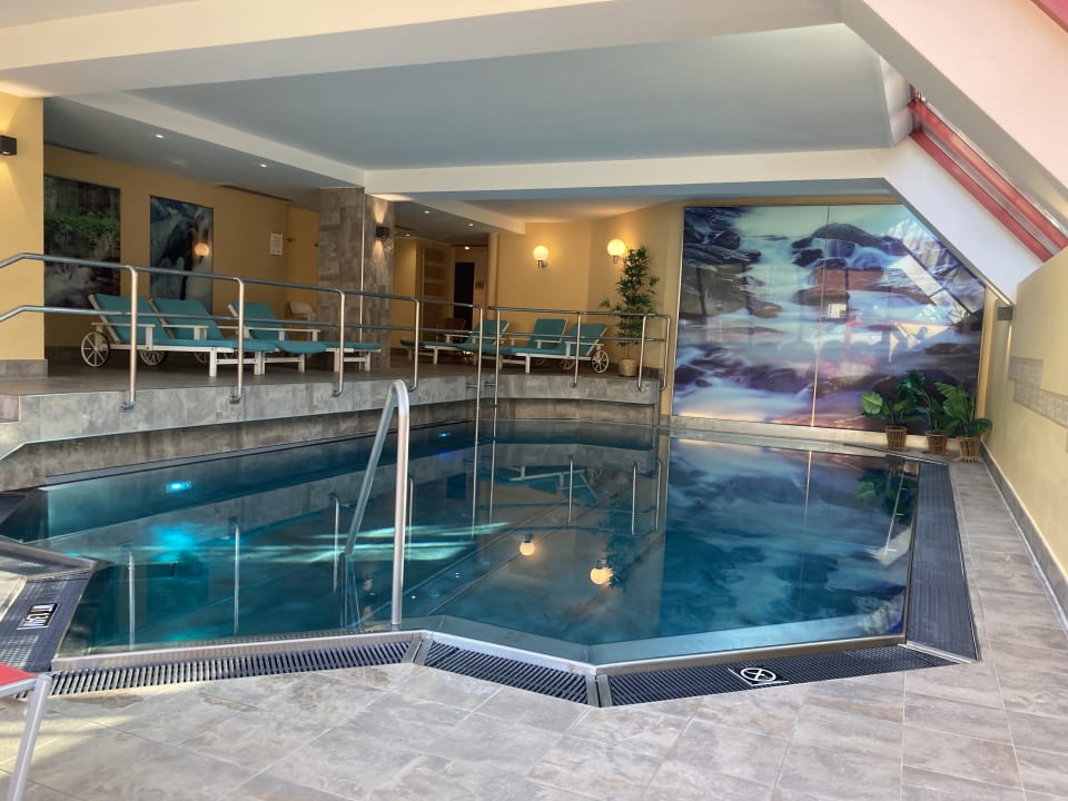 Pool Impuls Hotel Tirol
