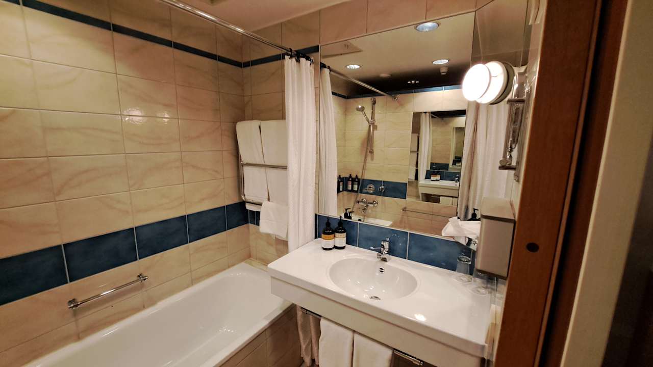 Zimmer Elite Marina Plaza