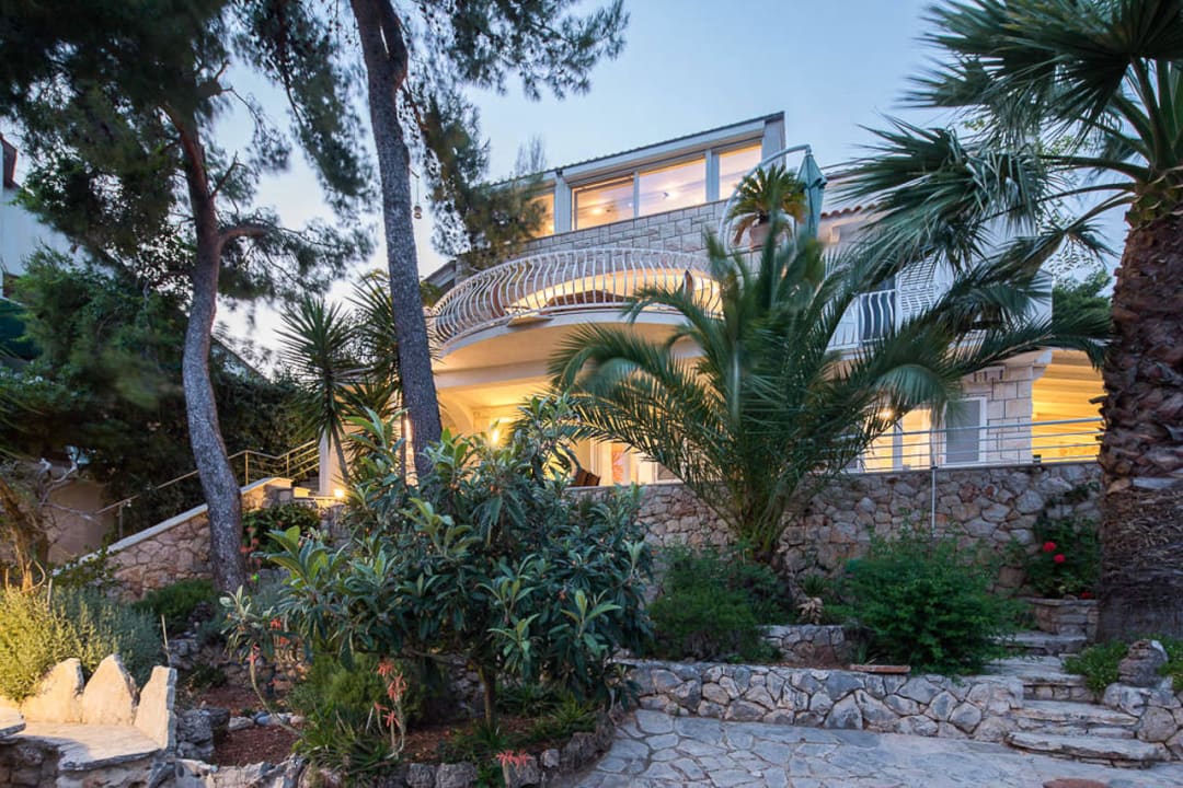 Unser Appartementhaus abends Apartments Kazimir