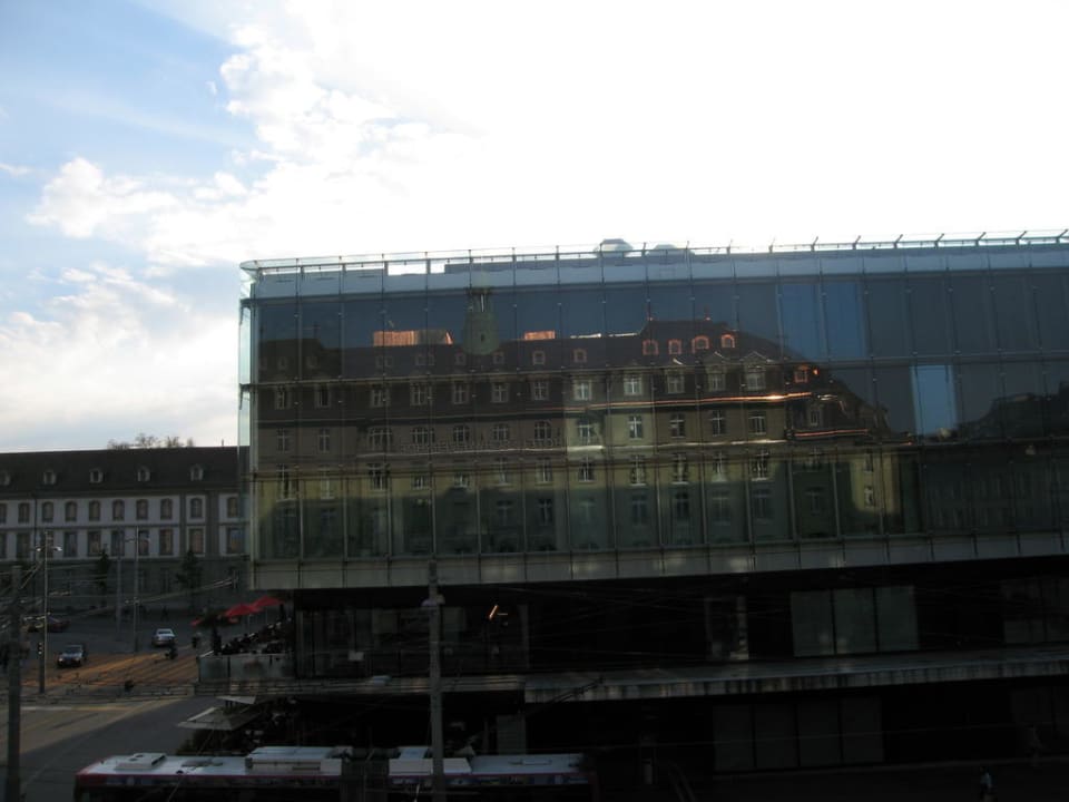 Der Schweizerhof im Spiegel des HB Berns Hotel Schweizerhof Bern & Spa