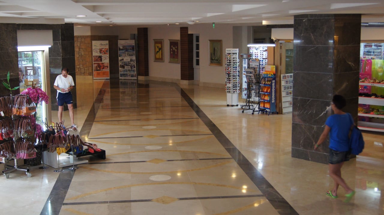 Einkaufspassage Alba Queen Hotel