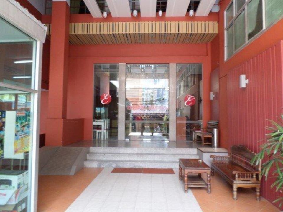 Hoteleingang Hotel Eastiny 7