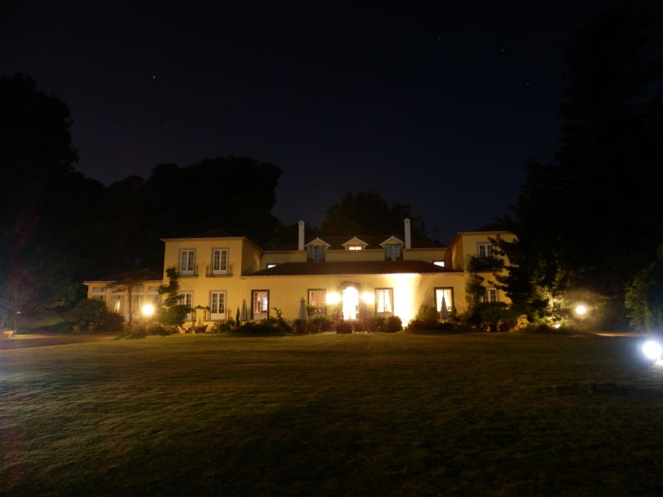 Hotel bei Nacht vom Garten aus Hotel Casa Velha do Palheiro