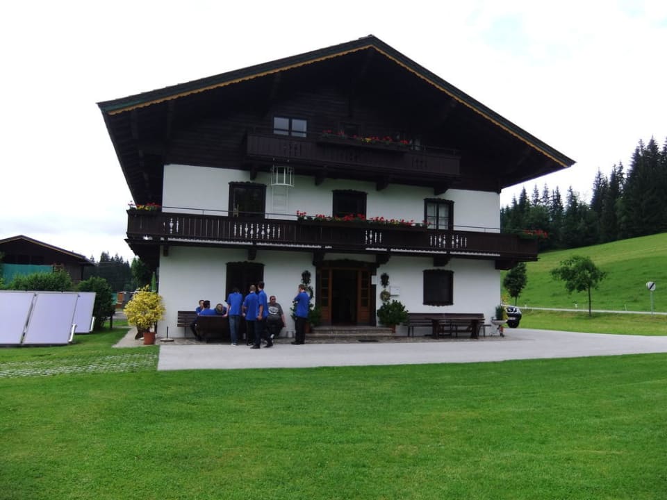Die Jugendherberge - Haupteingang Jugendherberge Tirol Funpark Westendorf