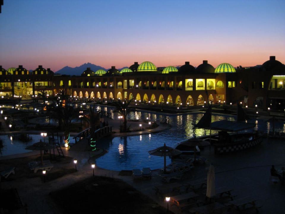 LTI Titanic Beach bei Nacht Titanic Beach Spa & Aqua Park