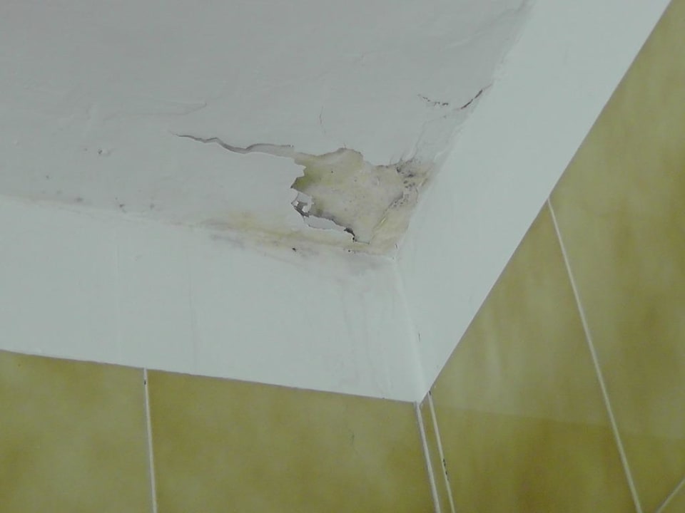 Der Putz fällt von der Decke Hotel Cristina