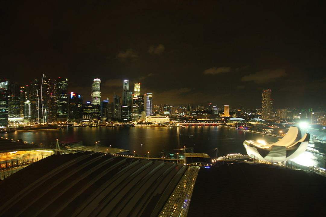 Bei Nacht aus unserem Fenster Marina Bay Sands