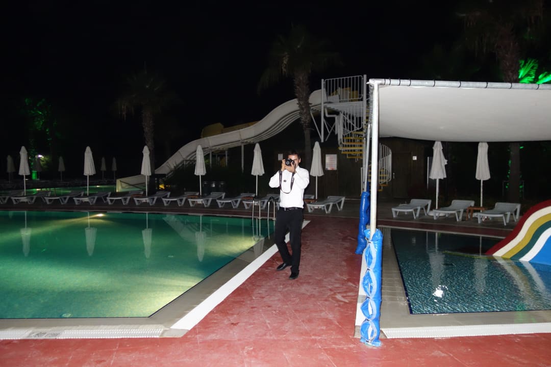 Pool am Abend Royal Atlantis Beach Hotel