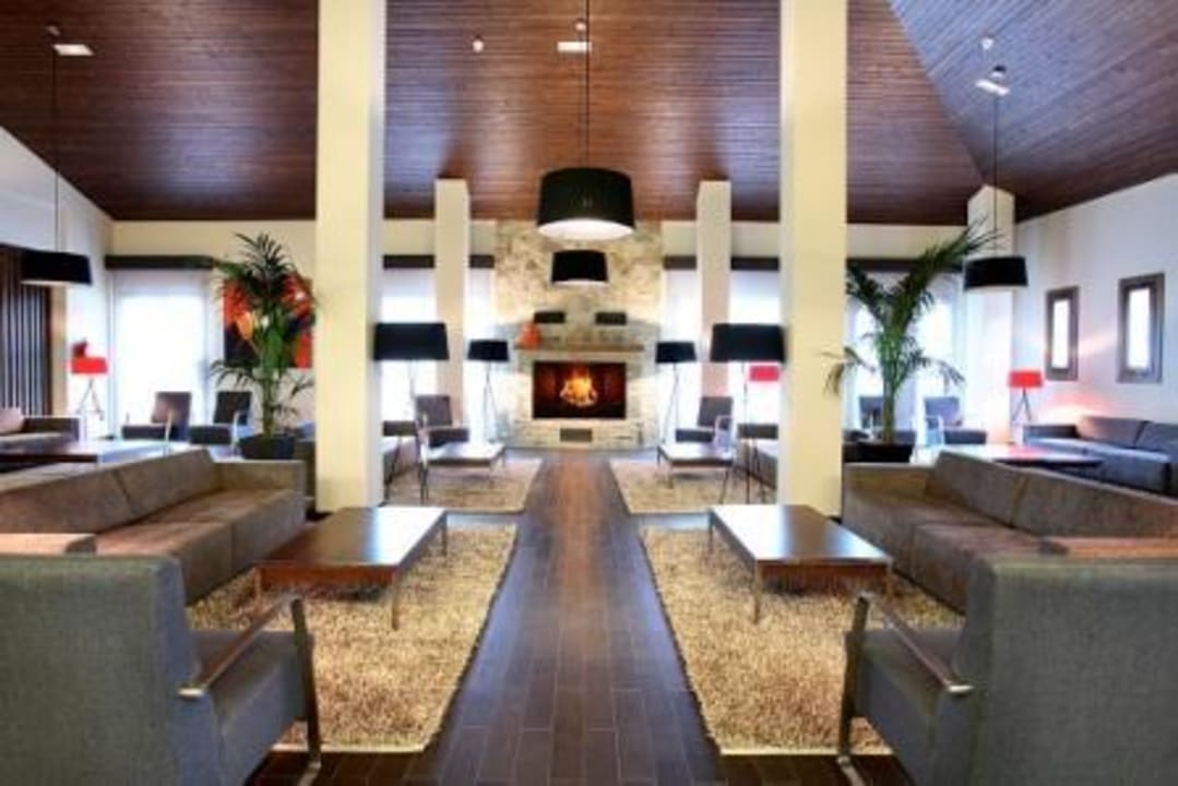 Hall del hotel Hotel Real Golf & Spa Badaguás Jaca