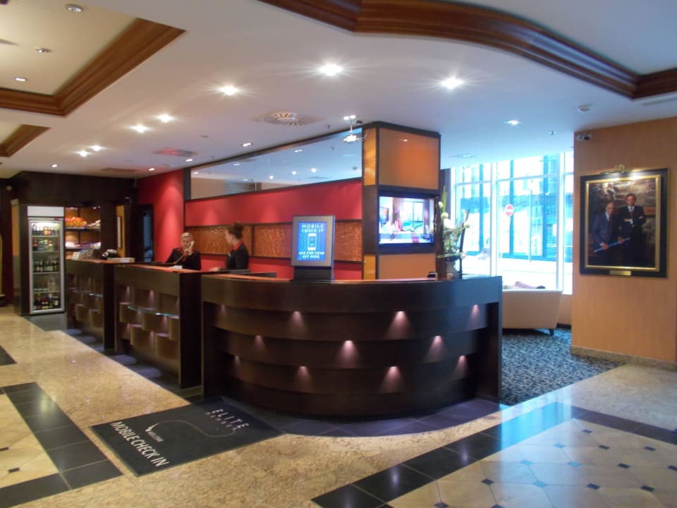 Hotellobby und Rezeption Leipzig Marriott Hotel