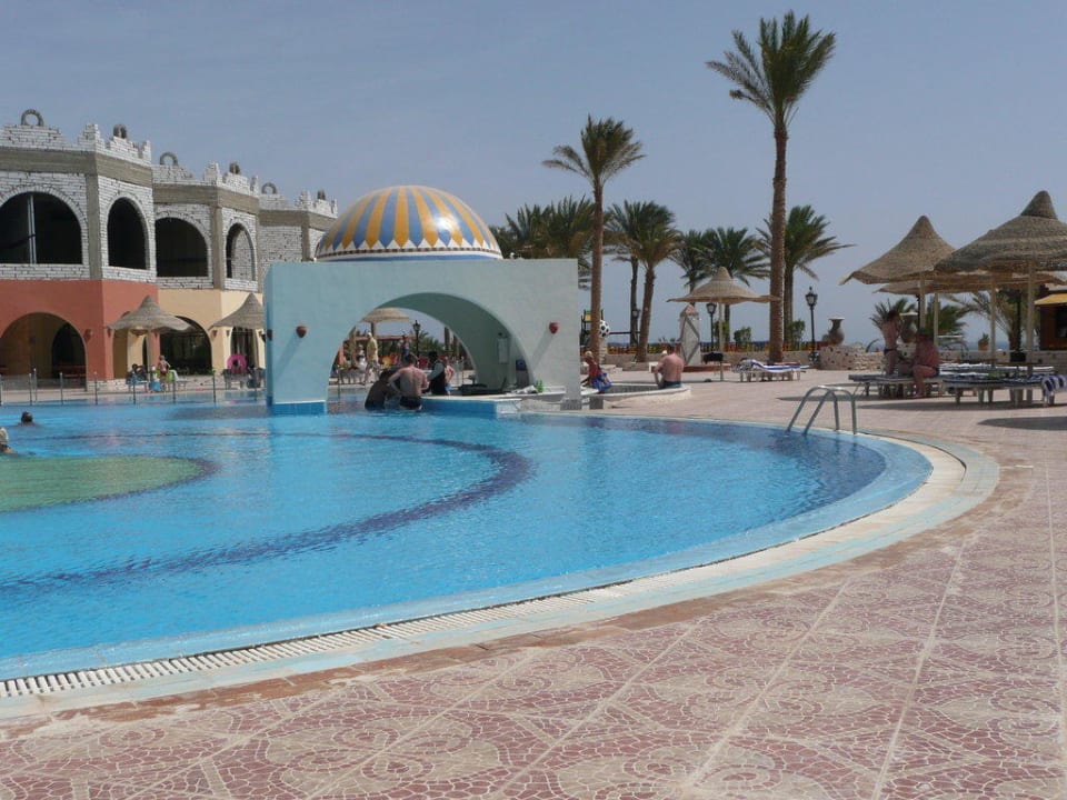 2. Pool Hotel Nubian Village