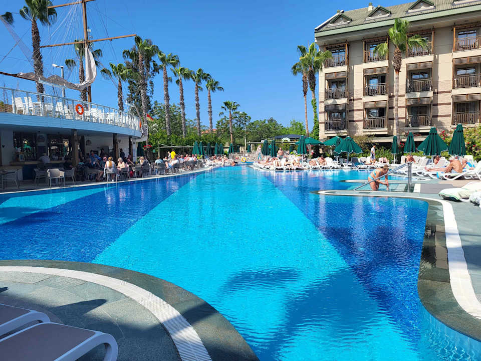 Pool Can Garden Resort