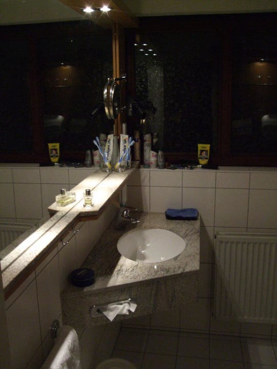 Badezimmer mit Badewanne Dorint Resort Winterberg