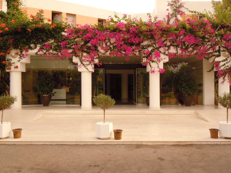 Hoteleingang Anissa Beach & Village