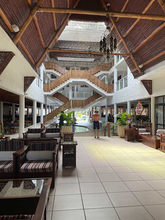 Lobby Travellers Beach Hotel & Club