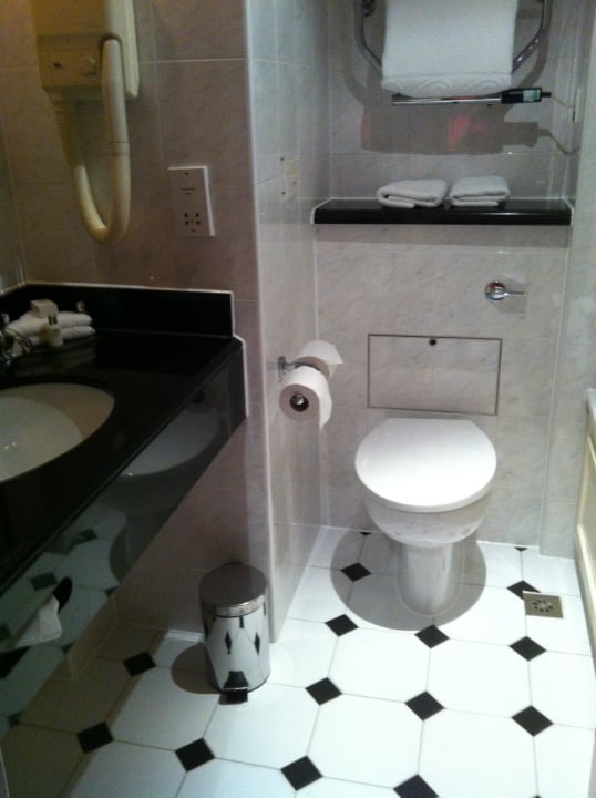 Badezimmer The Tower - A Guoman Hotel