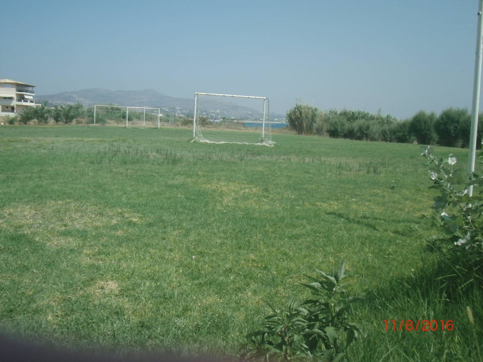 Fussballplatz  Irene Palace Beach Resort Club alltoura