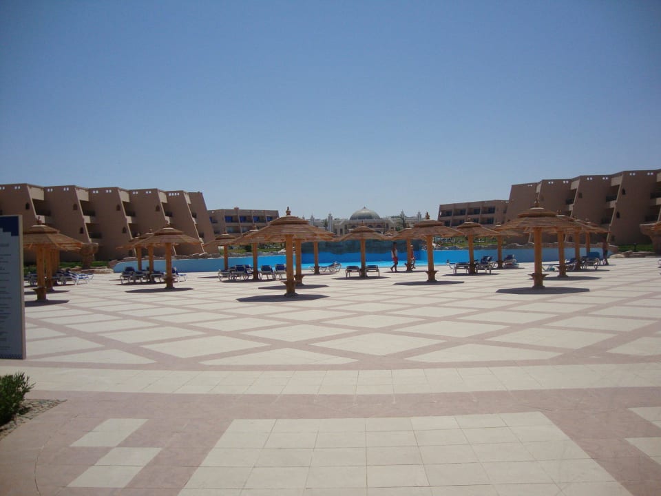 3. Pool mit Wellenanlage Jasmine Palace Resort & Spa