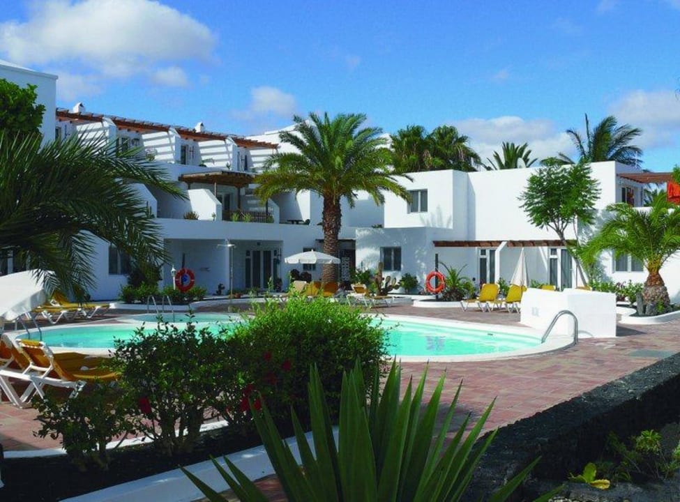 Gartenanlage des Centro Apartamentos Tamarindos