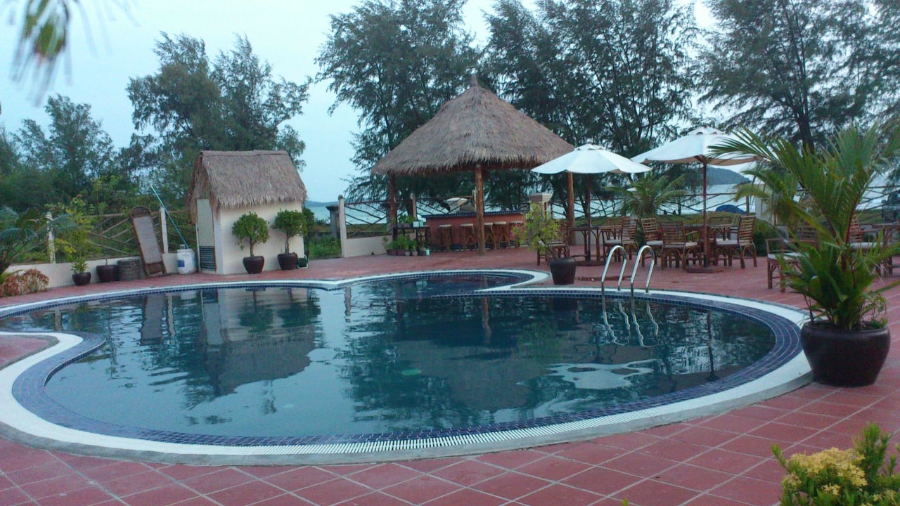 Blick auf Pool und Strand Hotel The Secret Garden at Otres Beach