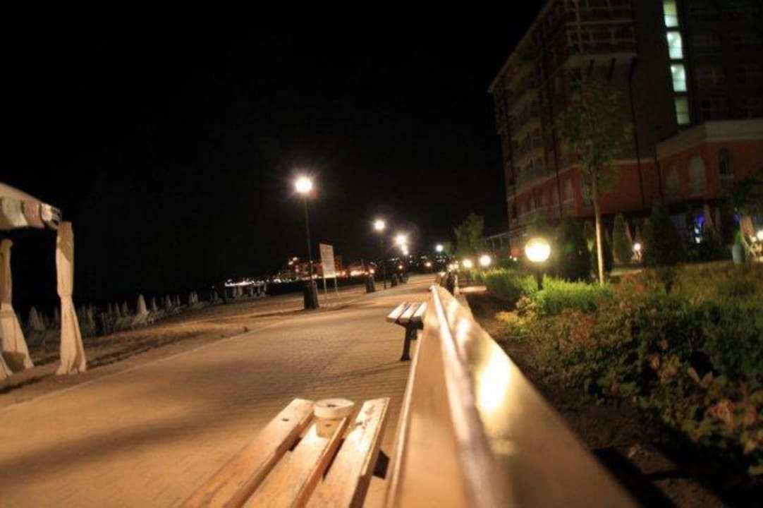 Strandpromenade Sol Luna Bay
