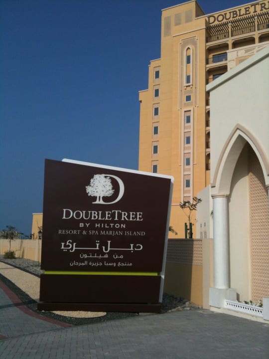 Haupteingang gut bewacht DoubleTree by Hilton Resort & Spa Marjan Island