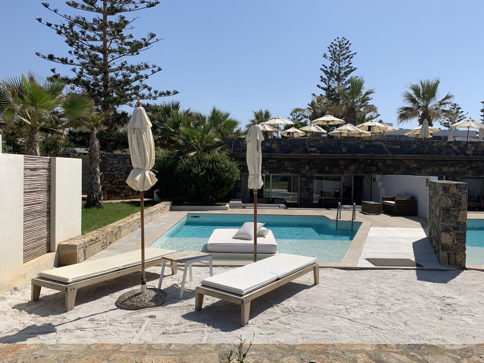 Pool The Island Hotel