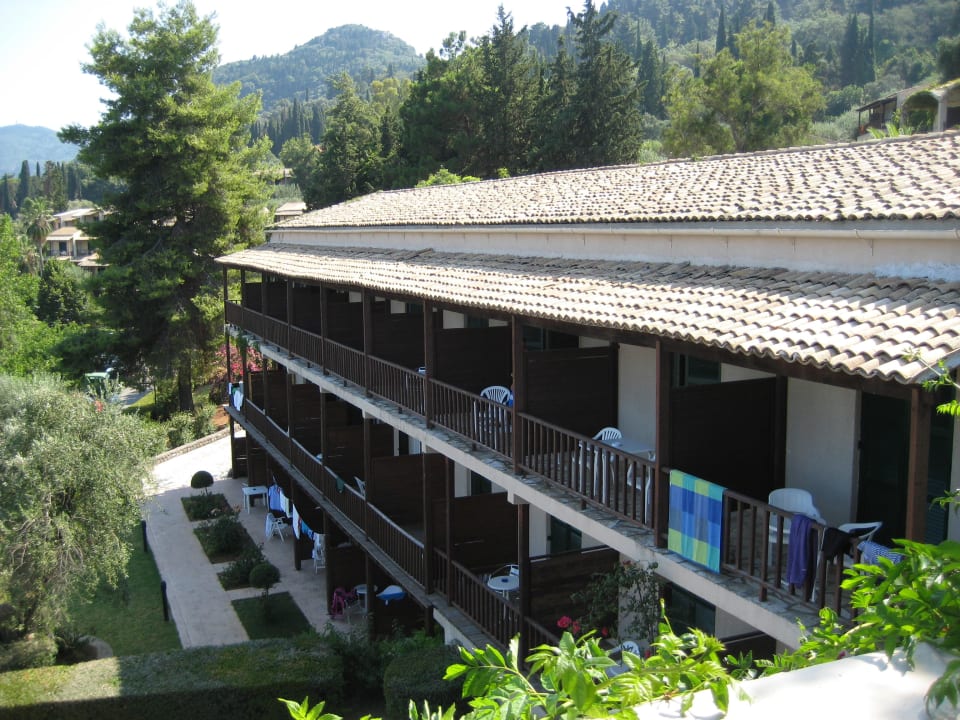 Haupthaus im Landhausstil Aeolos Beach Resort