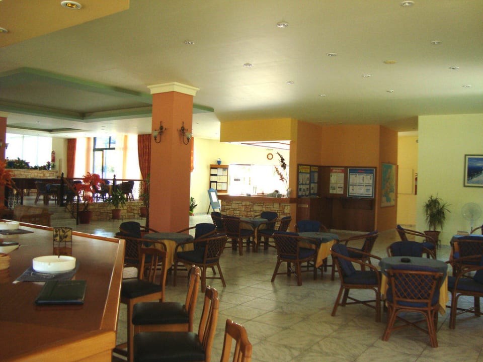 Durchgang zum Pool Hotel Esperia