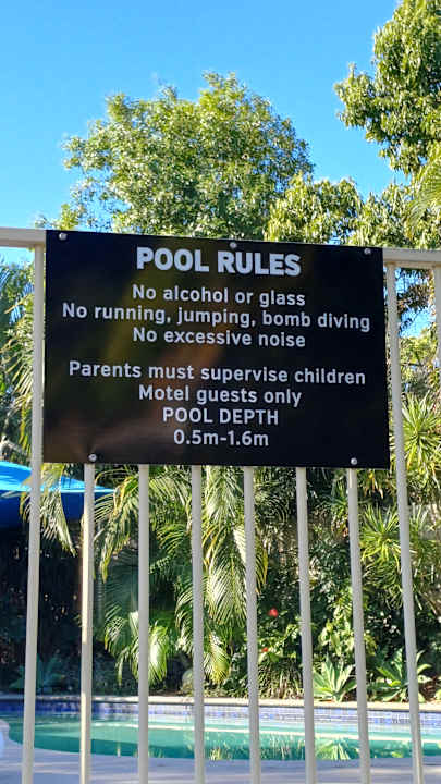 Pool Motel Chez Noosa Resort