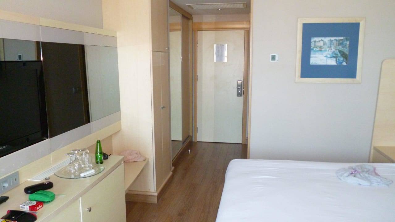 Zimmer mit Eigangstür VONRESORT Golden Coast