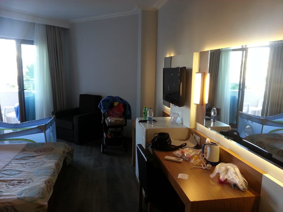 Neubau, mit kaputten Babybett Hane Family Resort