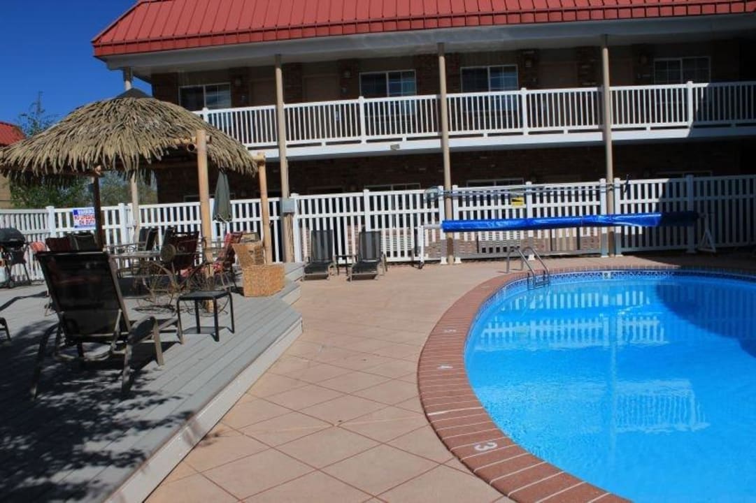 Tolle gepflegte Poolanlage mit Grill Hotel Days Inn Montrose