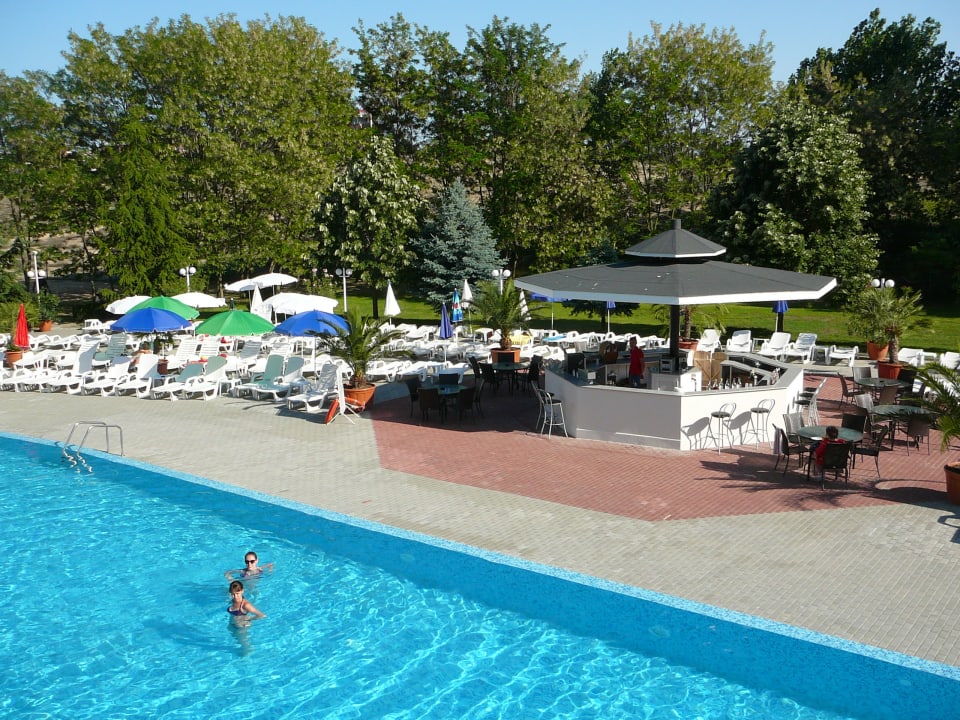 Neu gestaltete Außenanlage Hotel Zefir Beach
