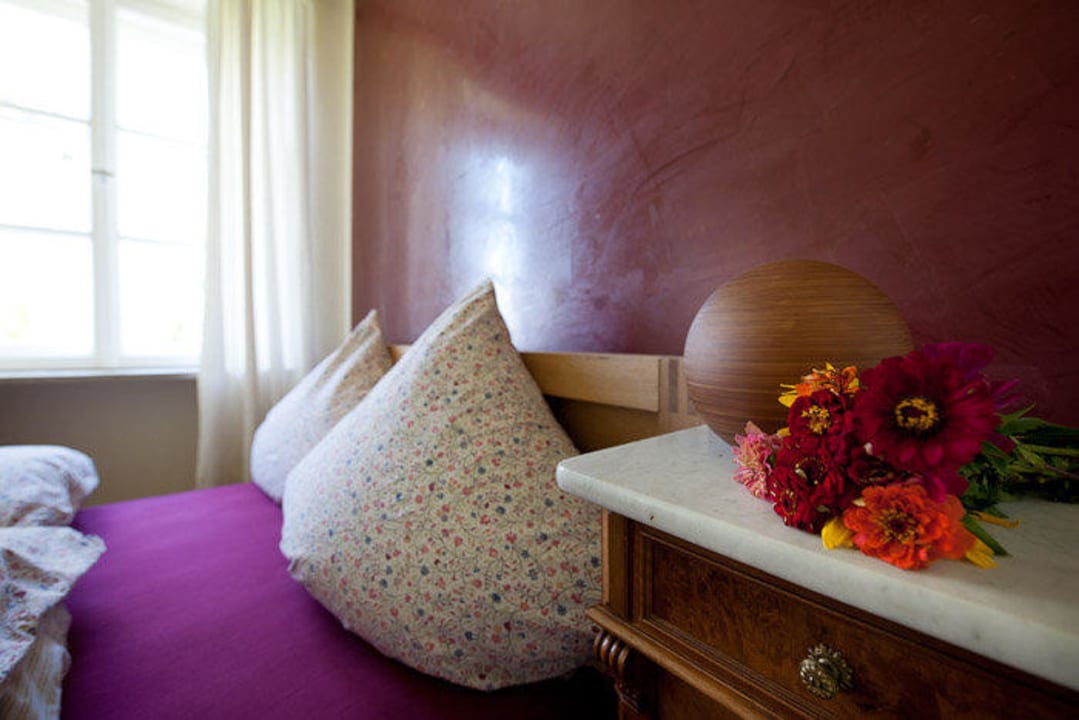 Rotes Zimmer in der Villa Gutsalm Harlachberg