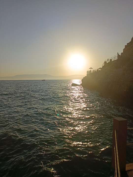 Strand Club Resort Atlantis