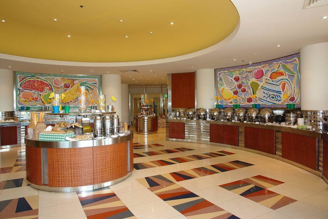 Buffet Hotel Le Meridien Al Aqah Beach Resort