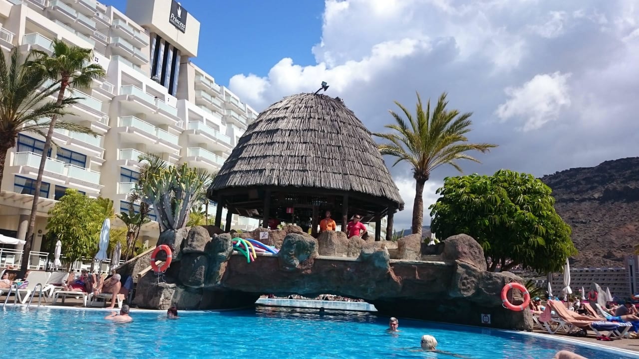 Poolbar Princess Taurito