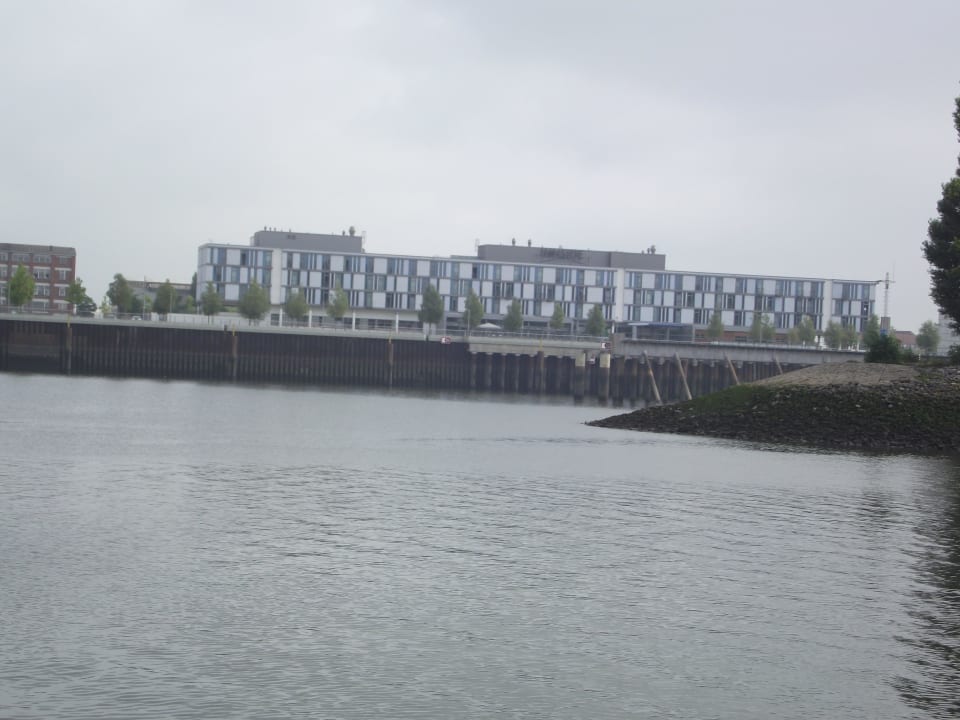 Blick von der Weser INNSIDE by Meliá Bremen