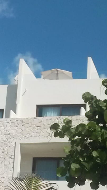 Die oberen zwei Etagen sind die Penthouse Suit Akumal Bay Beach & Wellness Resort