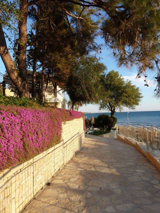 Weg vom Melas Resort zum Village Melas Resort Hotel