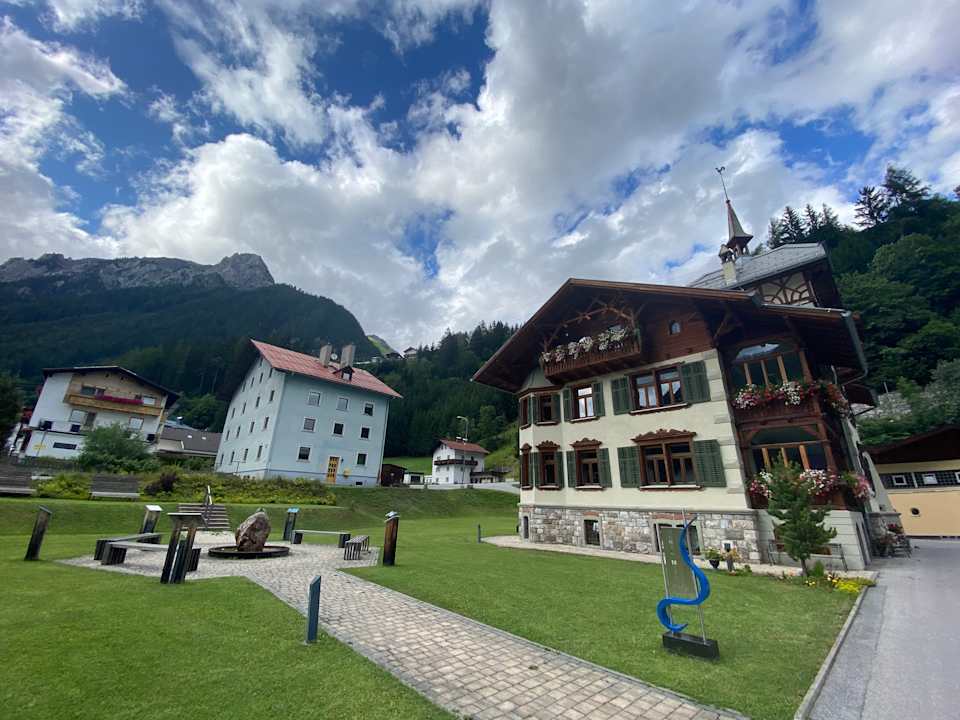 Sonstiges Berghotel Basur