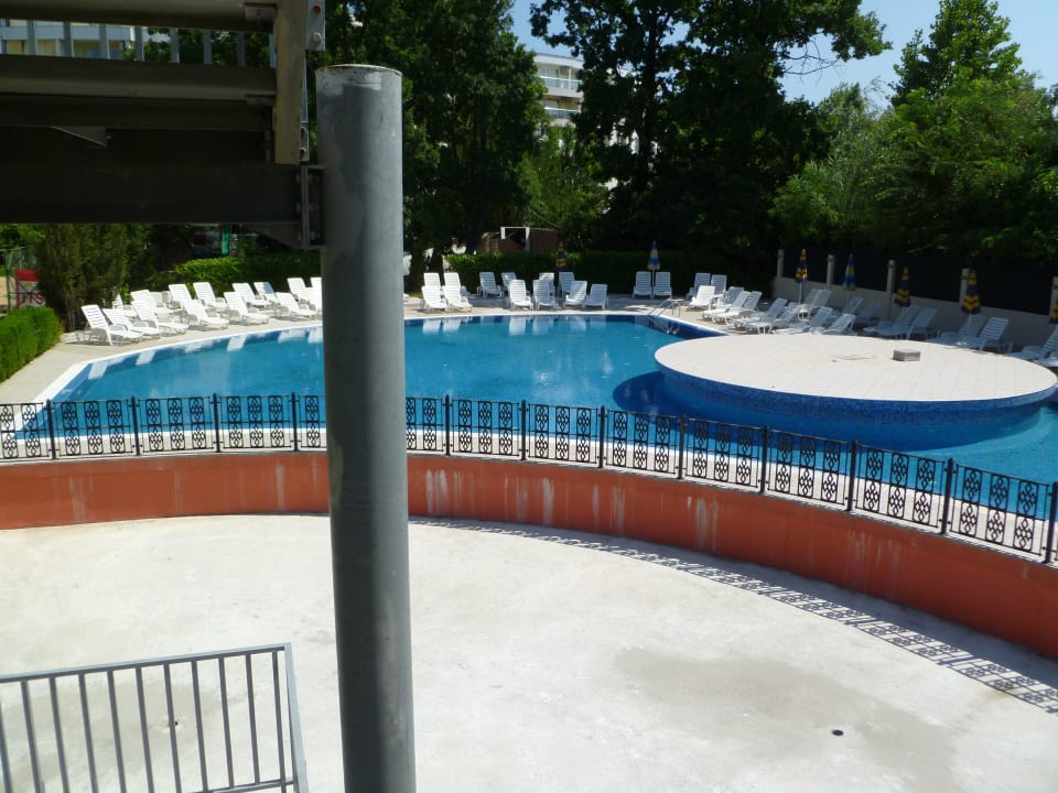 Neue Pool hinter den Rutschen noch geschlossen DAS Club Hotel Sunny Beach