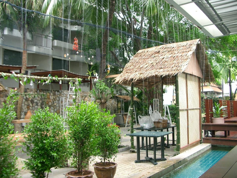 Außenanlage f. Frühstück DoubleTree by Hilton Phuket Banthai Resort