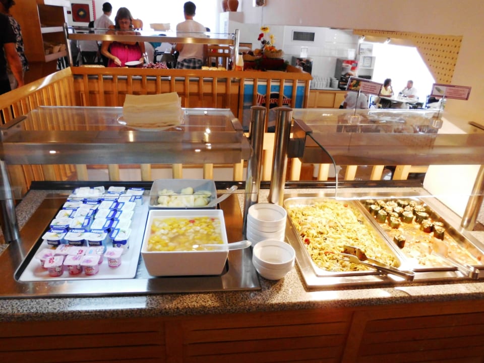 Kompott links, rechts Nudeln, Zucchini Barceló Portinatx - Adults only