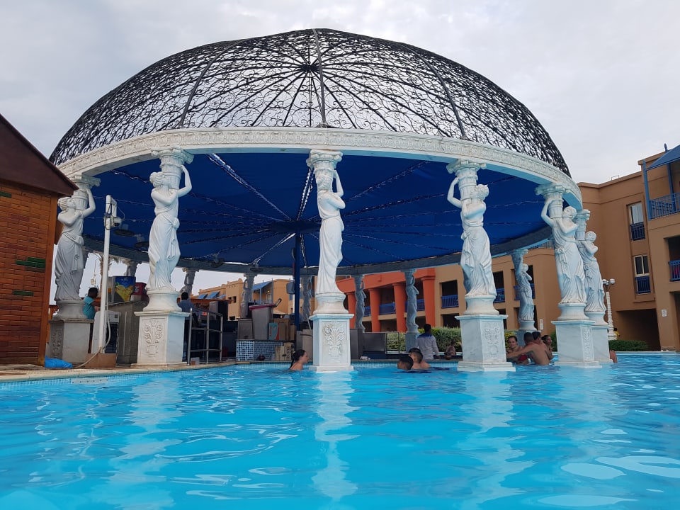 Pool Hotel Titanic Palace