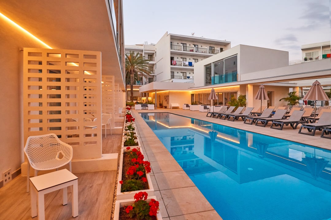 Pool Hotel More