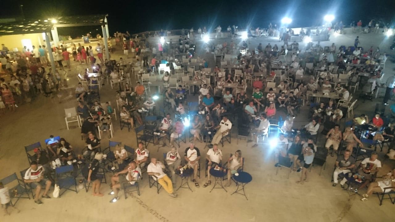 Fussball Deutschland gegen Frankreich  Fodele Beach & Water Park Holiday Resort