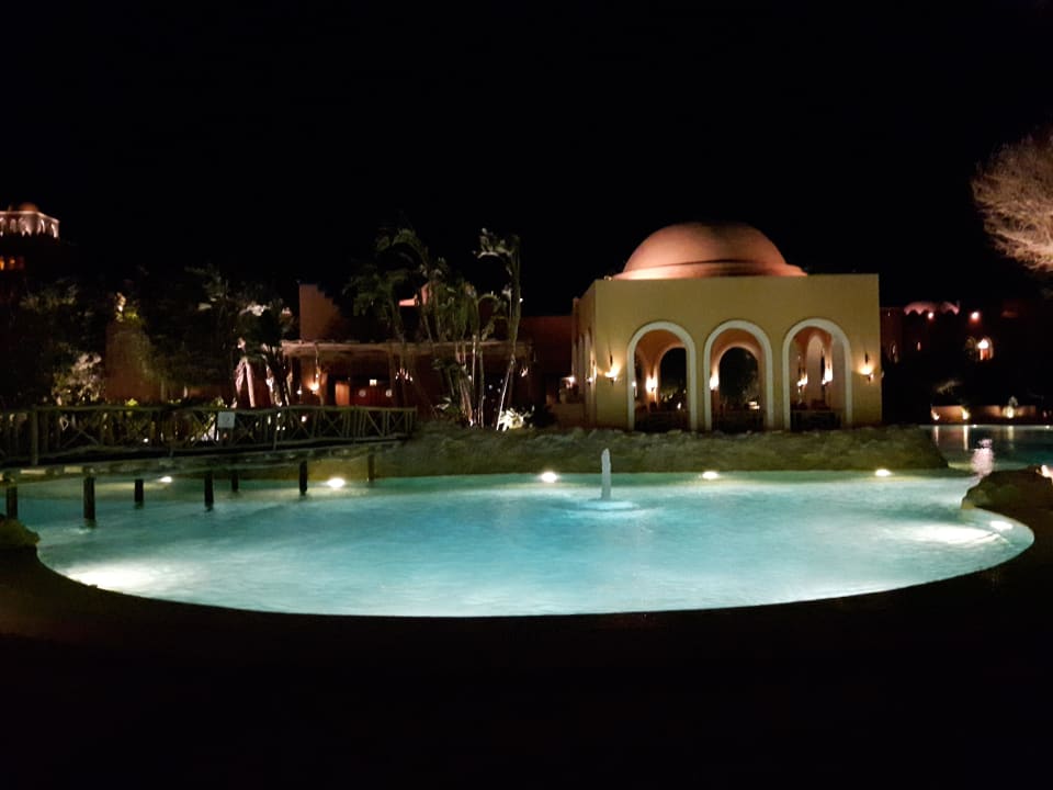 Pool bei Nacht  Grand Makadi